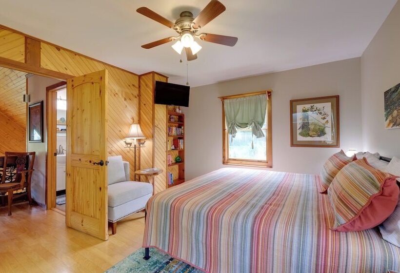 Lakewood Lodge Escape W/ Fire Pit