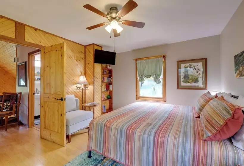 Lakewood Lodge Escape W/ Fire Pit