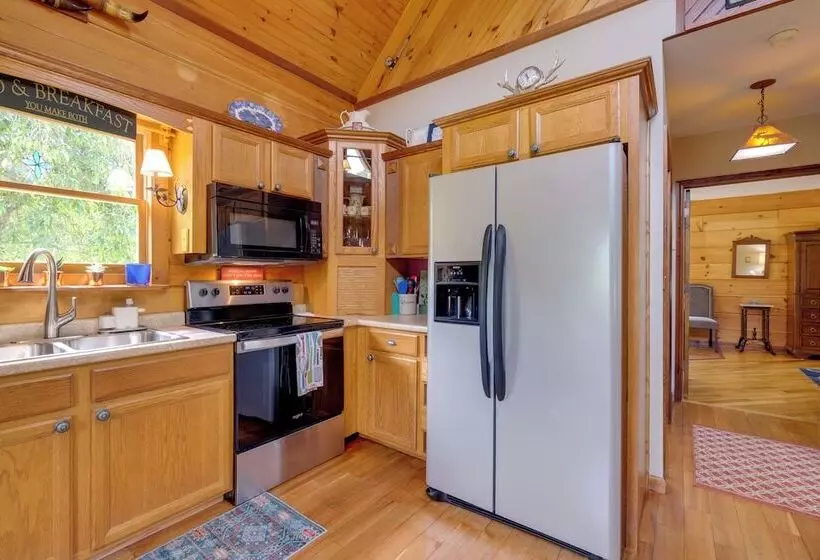 Lakewood Lodge Escape W/ Fire Pit