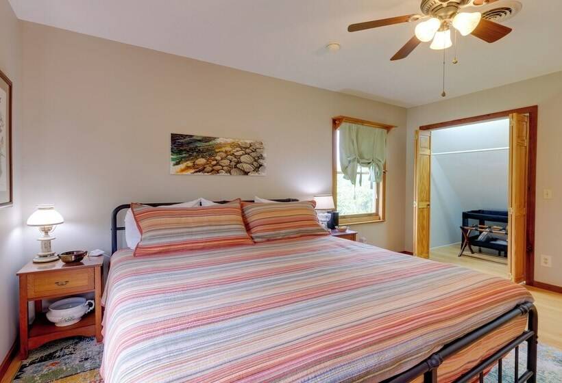 Lakewood Lodge Escape W/ Fire Pit