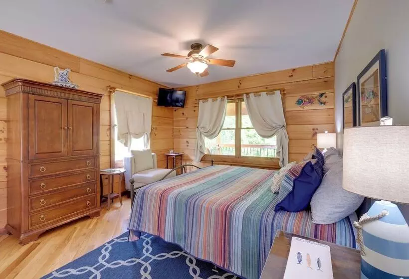 Lakewood Lodge Escape W/ Fire Pit