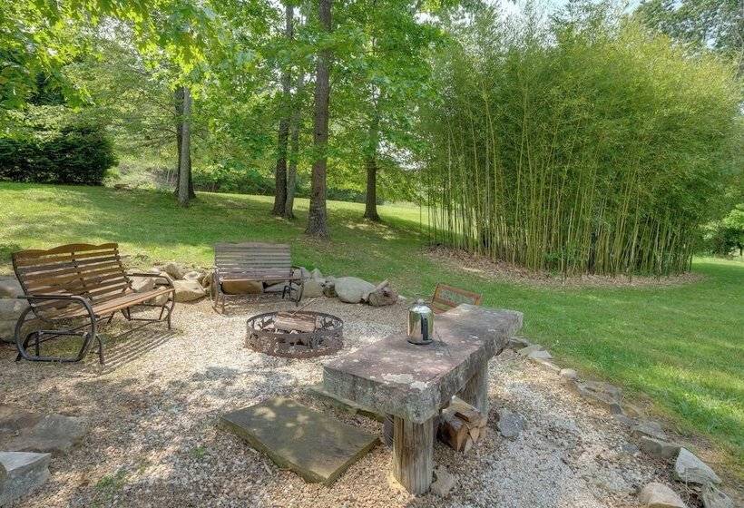 Lakewood Lodge Escape W/ Fire Pit
