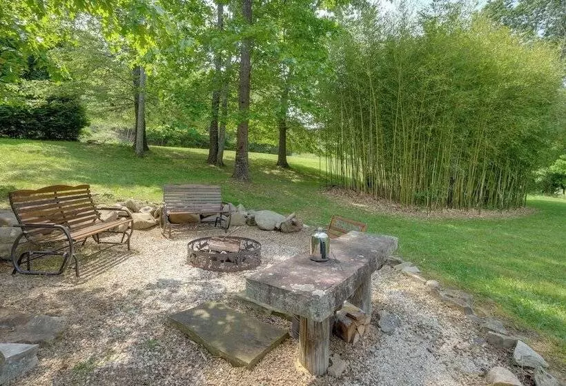 Lakewood Lodge Escape W/ Fire Pit