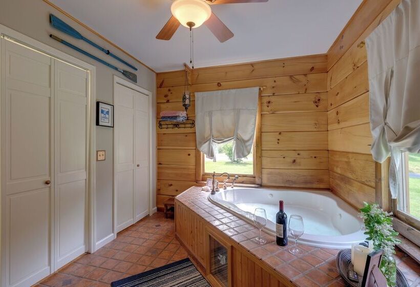 Lakewood Lodge Escape W/ Fire Pit