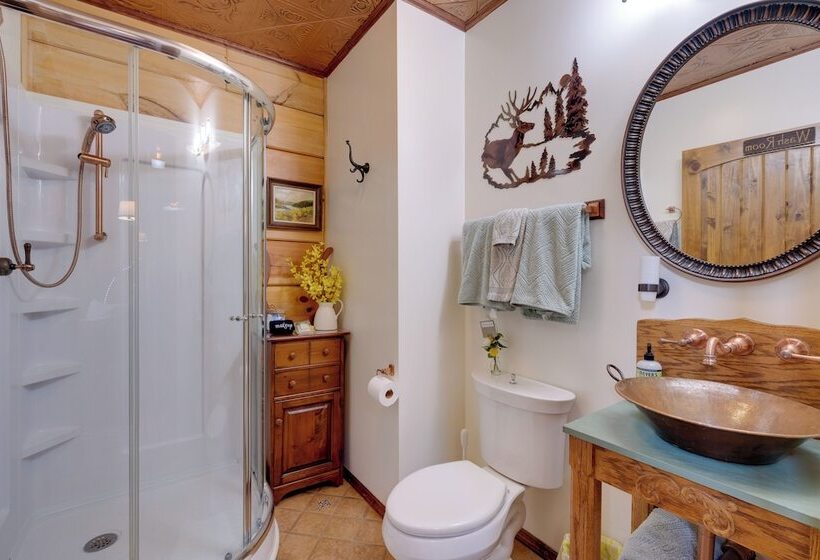 Lakewood Lodge Escape W/ Fire Pit