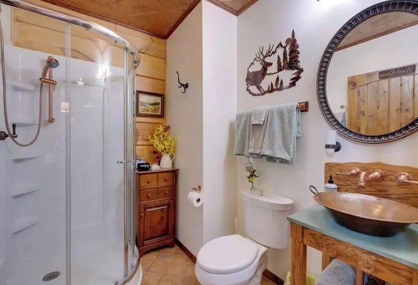 Lakewood Lodge Escape W/ Fire Pit