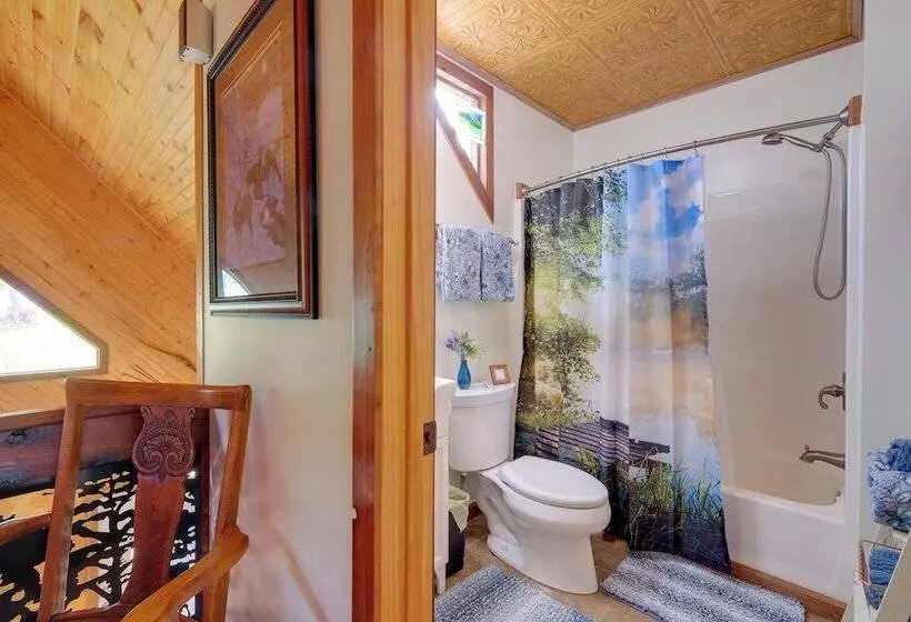 Lakewood Lodge Escape W/ Fire Pit