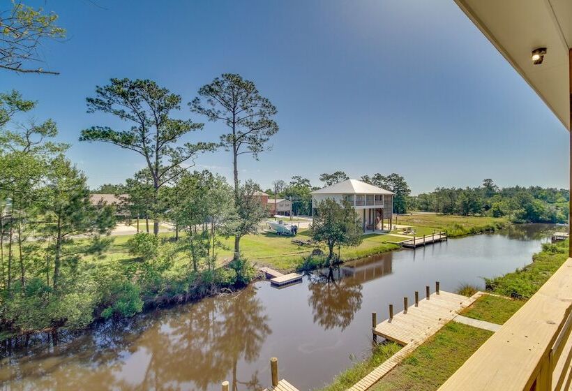 Lovely Bay St Louis Retreat W/ Dock & Canal Access