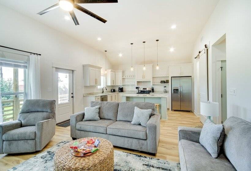 Lovely Bay St Louis Retreat W/ Dock & Canal Access