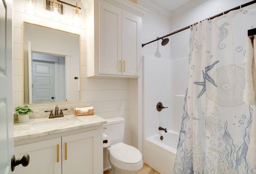 Lovely Bay St Louis Retreat W/ Dock & Canal Access