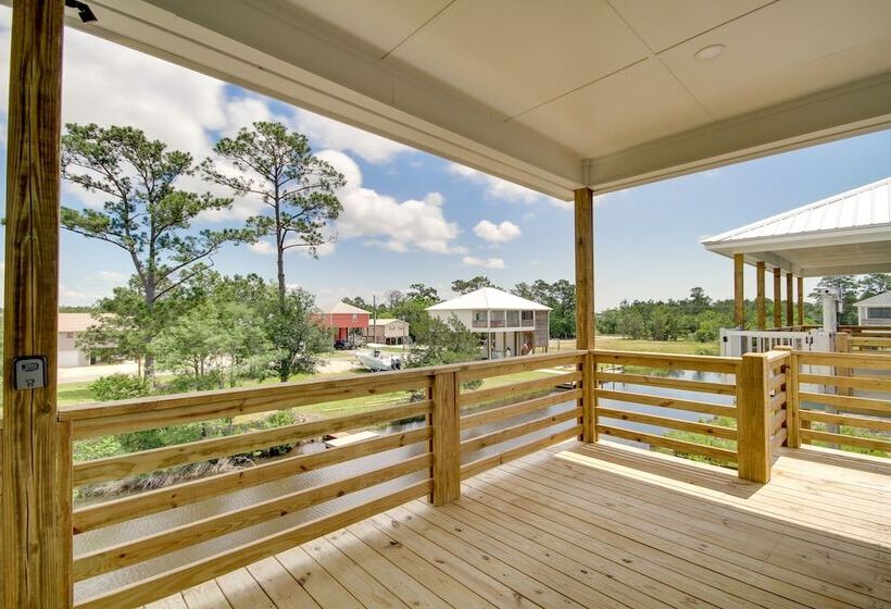 Lovely Bay St Louis Retreat W/ Dock & Canal Access