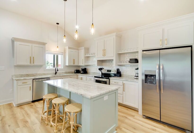 Lovely Bay St Louis Retreat W/ Dock & Canal Access