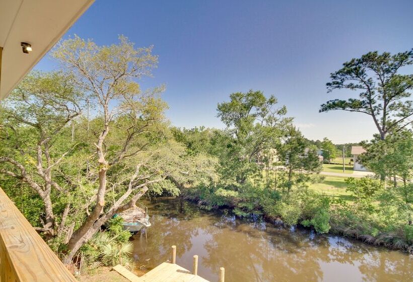 Lovely Bay St Louis Retreat W/ Dock & Canal Access
