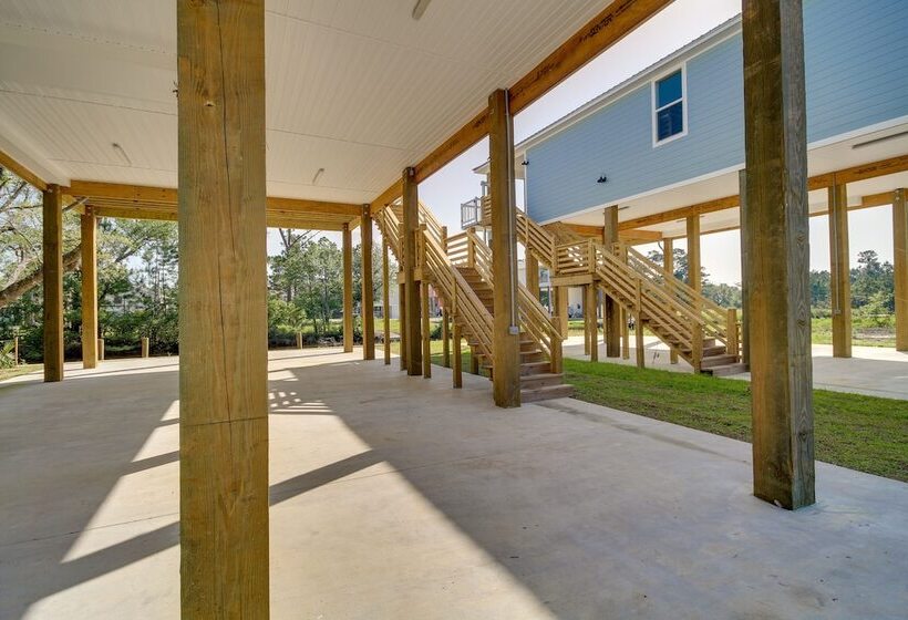 Lovely Bay St Louis Retreat W/ Dock & Canal Access