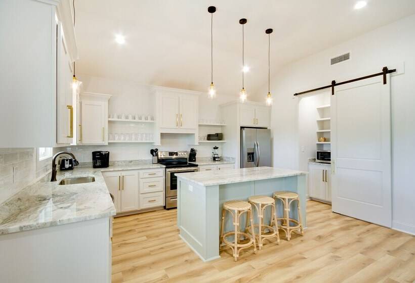 Lovely Bay St Louis Retreat W/ Dock & Canal Access