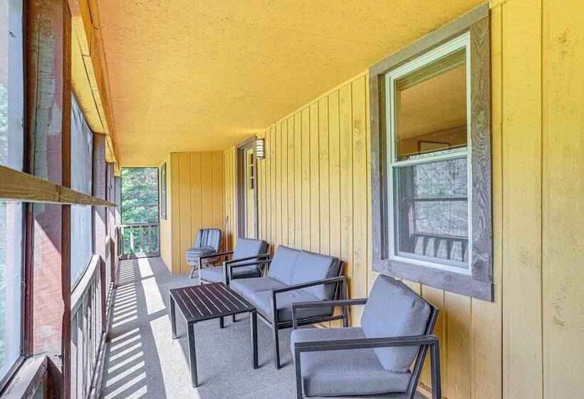 Peaceful Mars Hill Home W/ Porch & Mountain Views