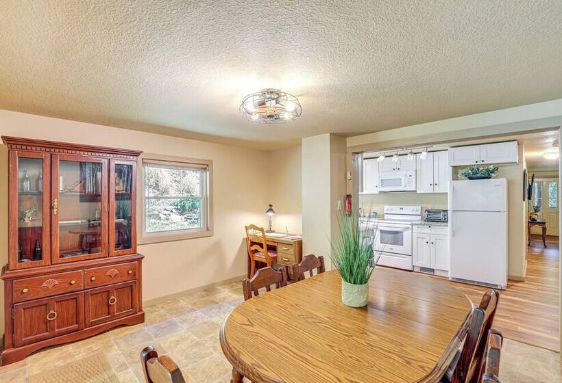 Peaceful Mars Hill Home W/ Porch & Mountain Views