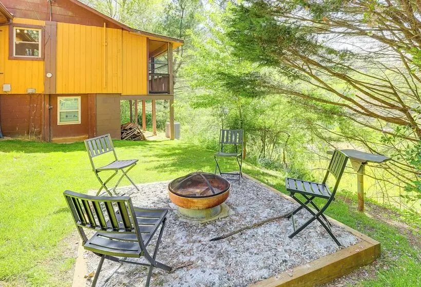 Peaceful Mars Hill Home W/ Porch & Mountain Views