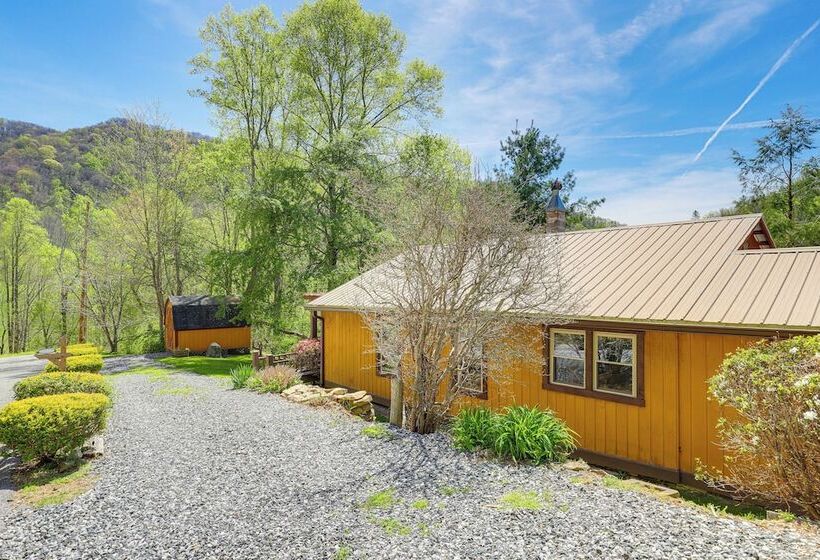Peaceful Mars Hill Home W/ Porch & Mountain Views