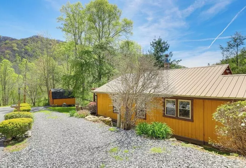 Peaceful Mars Hill Home W/ Porch & Mountain Views