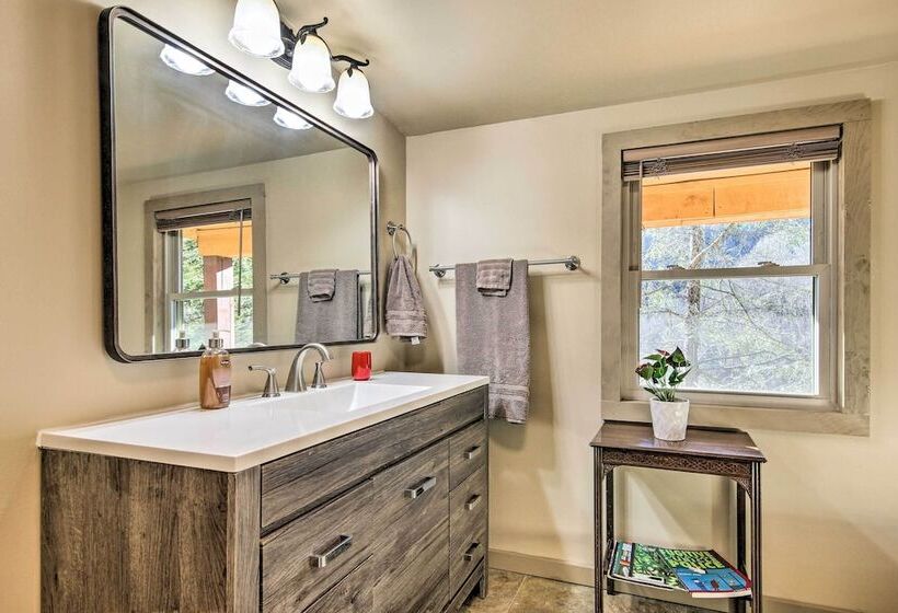 Peaceful Mars Hill Home W/ Porch & Mountain Views