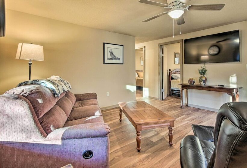 Peaceful Mars Hill Home W/ Porch & Mountain Views