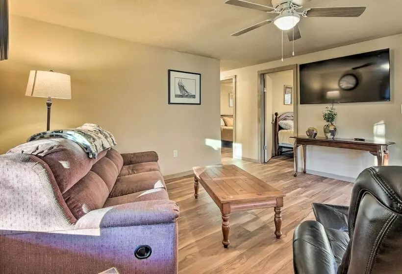 Peaceful Mars Hill Home W/ Porch & Mountain Views