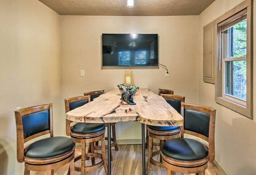 Peaceful Mars Hill Home W/ Porch & Mountain Views