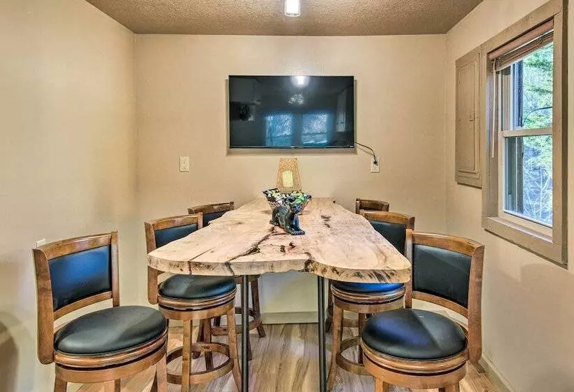 Peaceful Mars Hill Home W/ Porch & Mountain Views