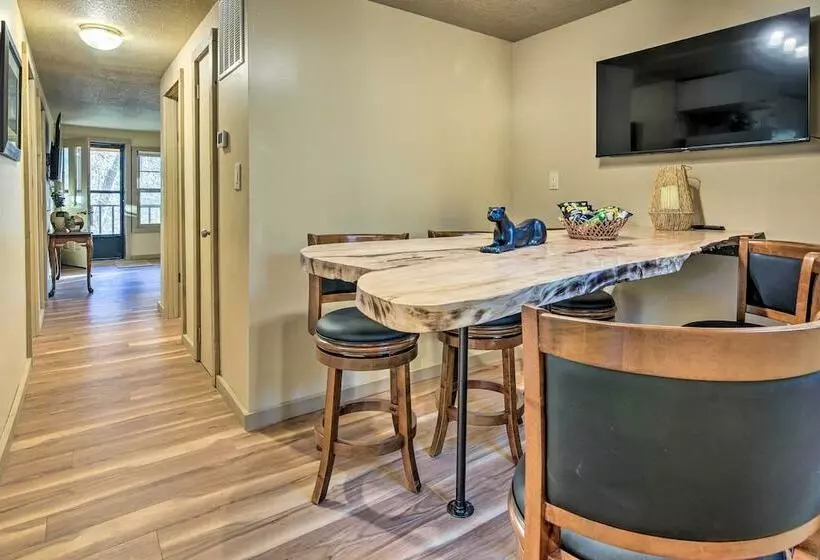 Peaceful Mars Hill Home W/ Porch & Mountain Views