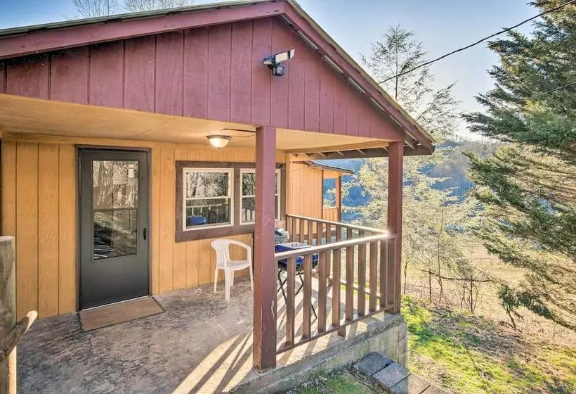Peaceful Mars Hill Home W/ Porch & Mountain Views