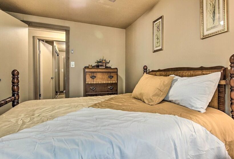 Peaceful Mars Hill Home W/ Porch & Mountain Views