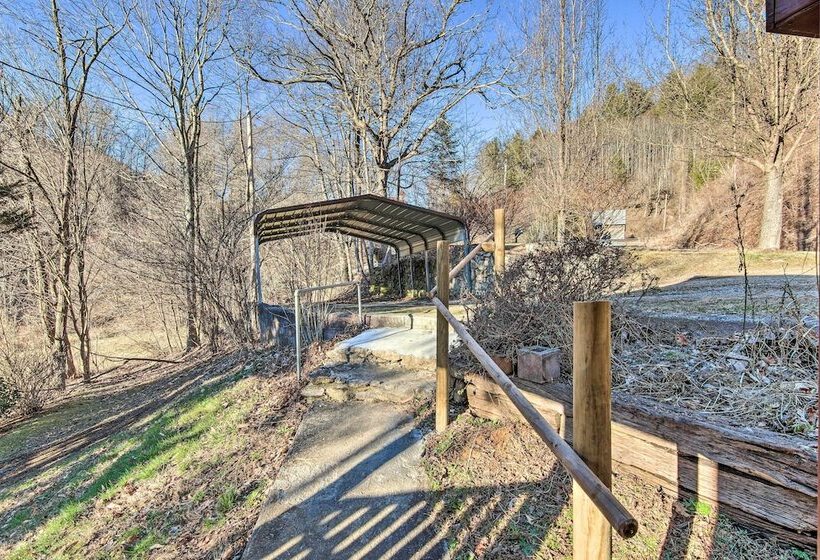 Peaceful Mars Hill Home W/ Porch & Mountain Views