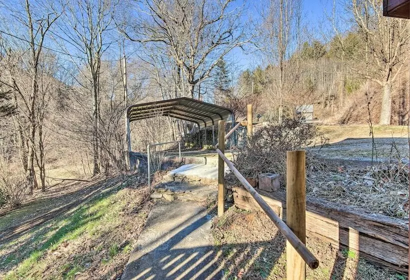 Peaceful Mars Hill Home W/ Porch & Mountain Views