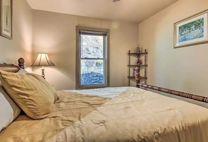 Peaceful Mars Hill Home W/ Porch & Mountain Views