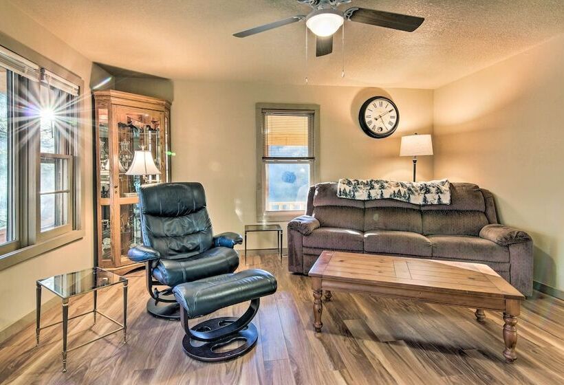 Peaceful Mars Hill Home W/ Porch & Mountain Views