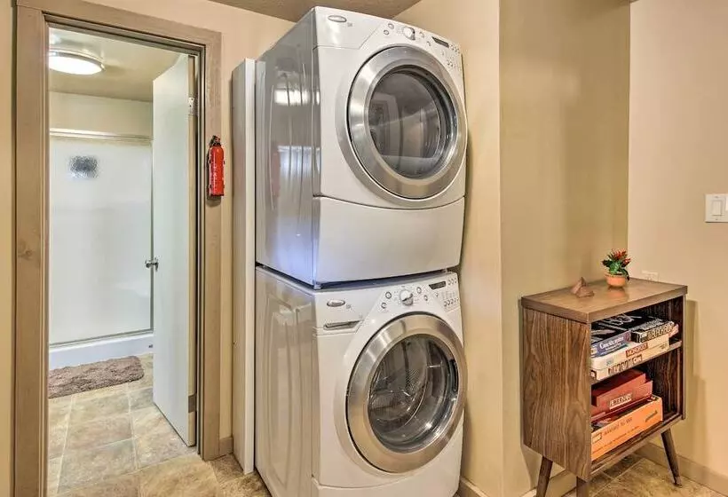 Peaceful Mars Hill Home W/ Porch & Mountain Views