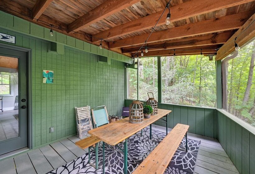 Peaceful Brevard Mountain Cabin: Hike, Golf & Swim