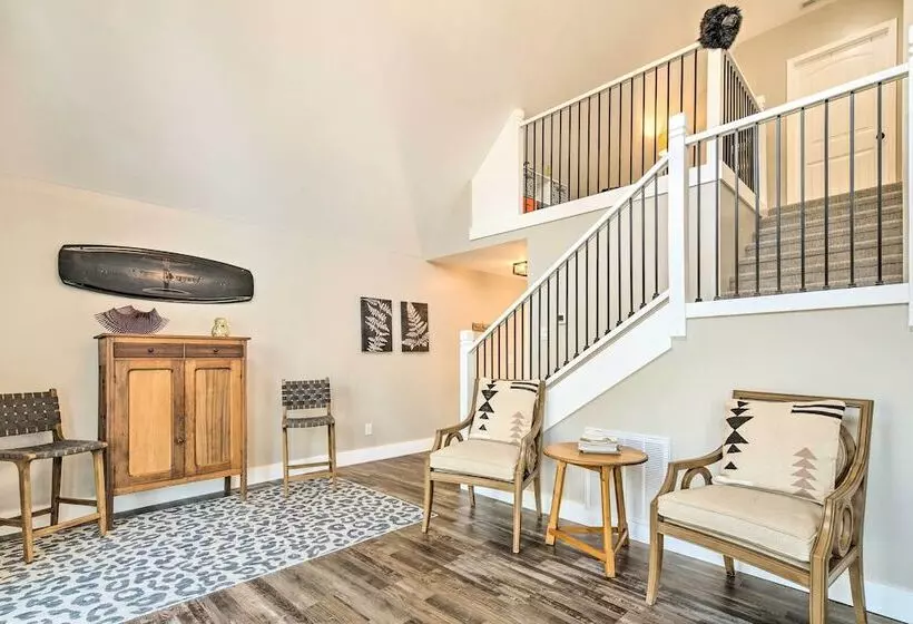 Peaceful Brevard Mountain Cabin: Hike, Golf & Swim