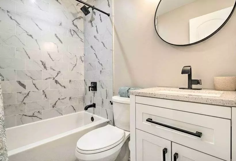 Peaceful Brevard Mountain Cabin: Hike, Golf & Swim