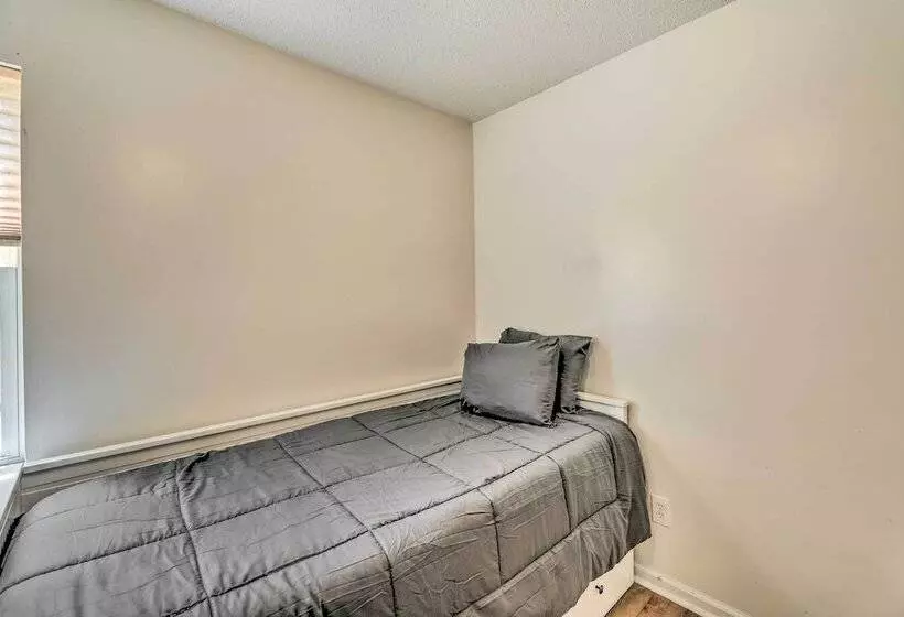 Pet Friendly Jacksonville Home W/ Fenced Yard