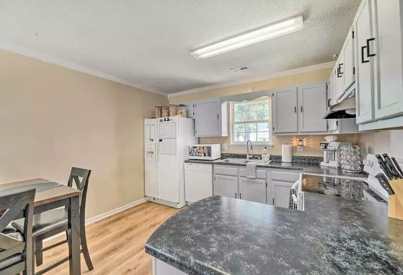 Pet Friendly Jacksonville Home W/ Fenced Yard