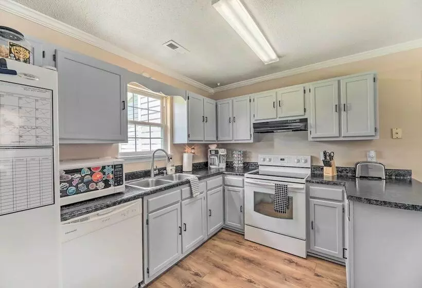 Pet Friendly Jacksonville Home W/ Fenced Yard