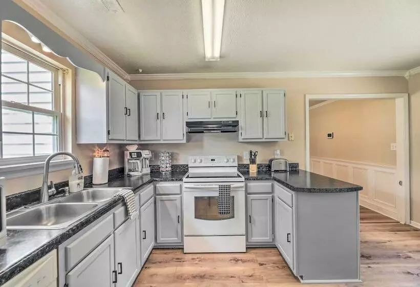 Pet Friendly Jacksonville Home W/ Fenced Yard