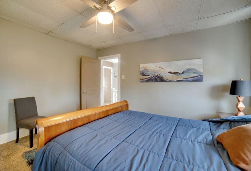 Pittsburgh Home W/ Private Yard 3 Mi To Dtwn!