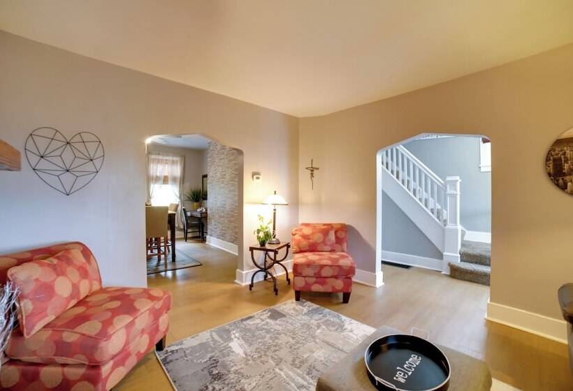 Pittsburgh Home W/ Private Yard 3 Mi To Dtwn!