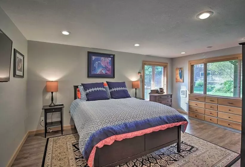 Private Rockaway Beach Retreat: 2 Blocks To Ocean!