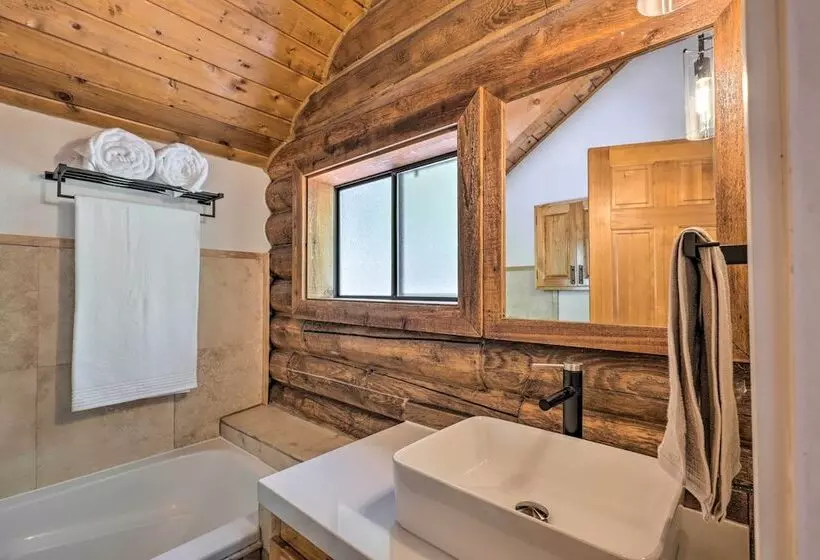 Provo Cabin W/ Mountain Views, Babbling Creek