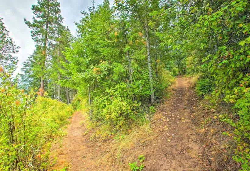 Remote Escape: Serene Lakeside Cabin W/ Beach