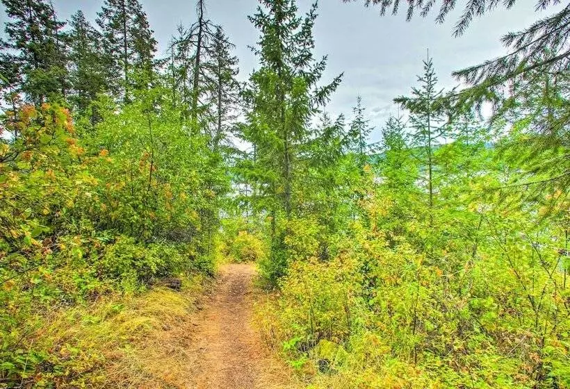 Remote Escape: Serene Lakeside Cabin W/ Beach